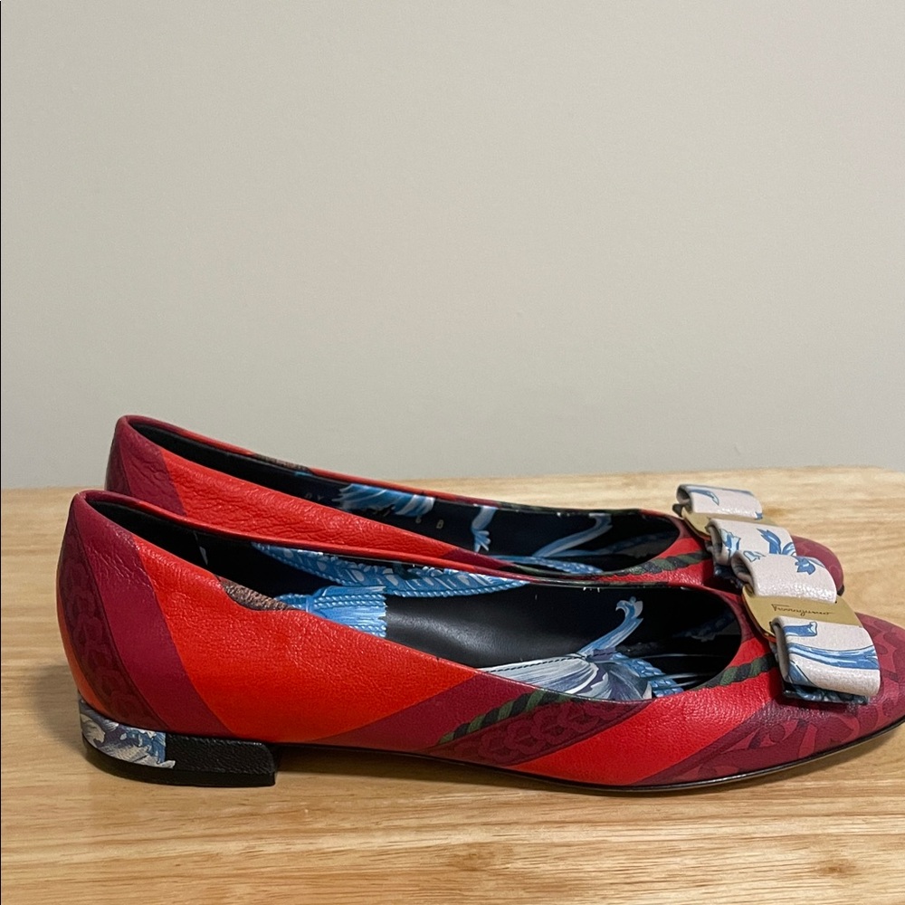 Salvatore Ferragamo Varina Fantasy Flats 6B - Picture 3 of 8